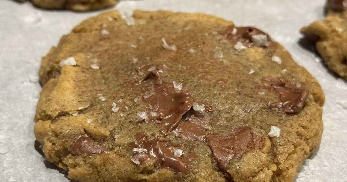 Ultimate Gooey Chocolate Chip Cookies Recipe - Xhulio Cooks