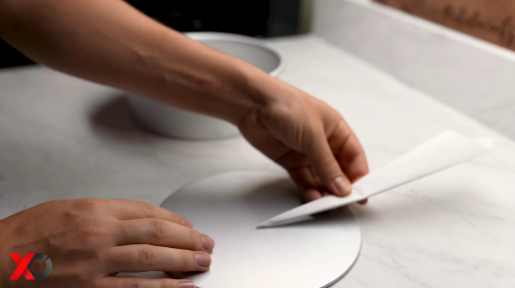 How to cut parchment paper for cakes

