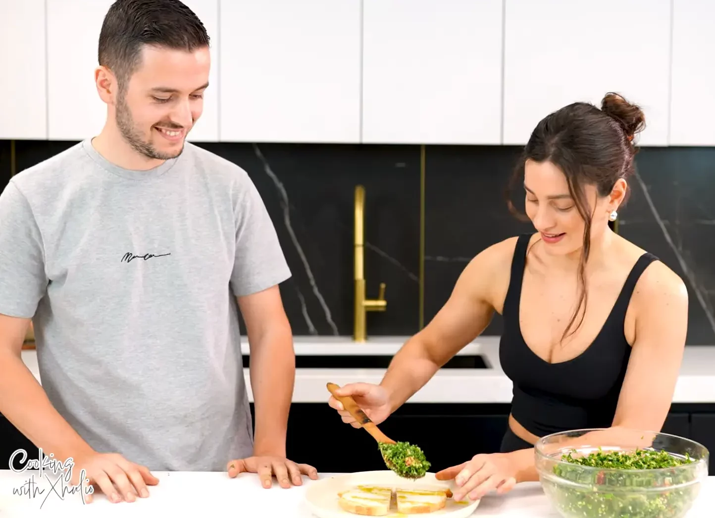 How to make Lebanese Tabbouleh Salad - Xhulio Cooks